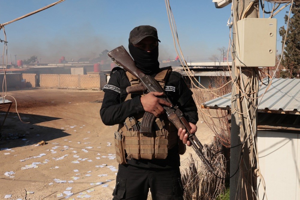 Masovni bijeg iz sirijskog kampa za obitelji povezane s ISIS-om