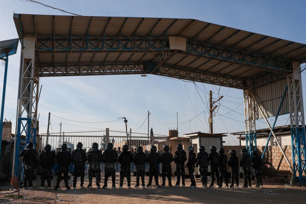 Masovni bijeg iz sirijskog kampa za obitelji povezane s ISIS-om