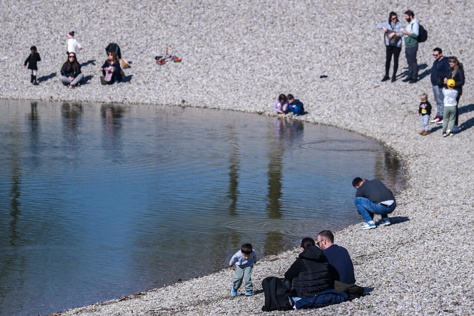 FOTO Zagrepčani su danas uživali na Bundeku, jedan prizor mnoge je iznenadio 🫣