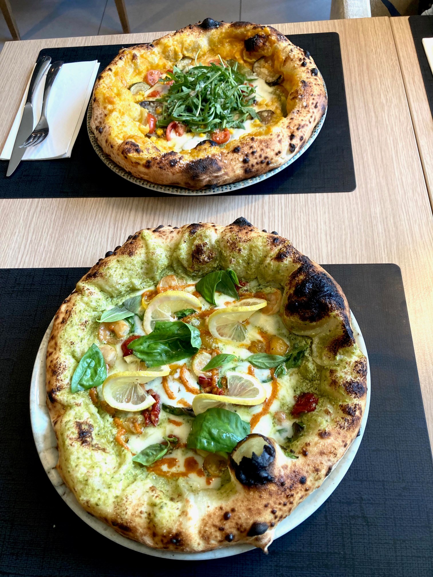 Ponovno sam bio u poznatoj zagrebačkoj pizzeriji. Tijesto im je sad doslovno savršeno