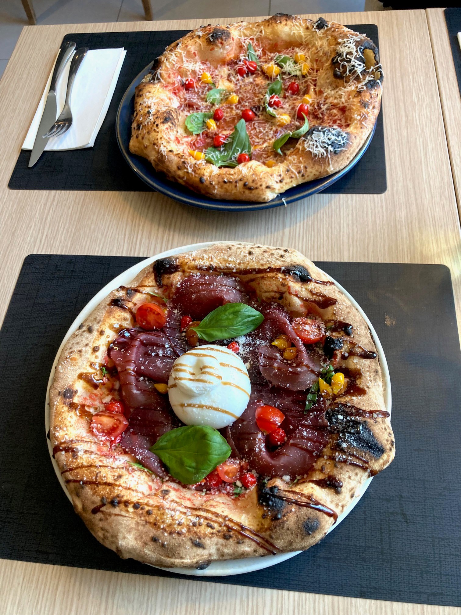 Ponovno sam bio u poznatoj zagrebačkoj pizzeriji. Tijesto im je sad doslovno savršeno