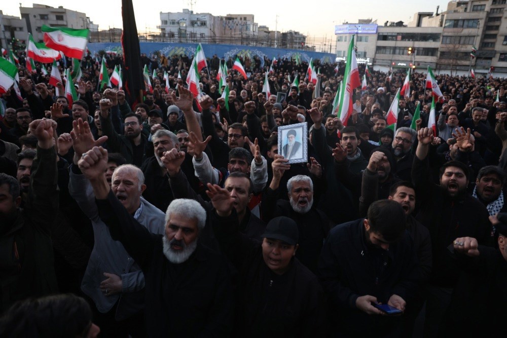 VIDEO I FOTO Neki u Iranu slave, drugi plaču