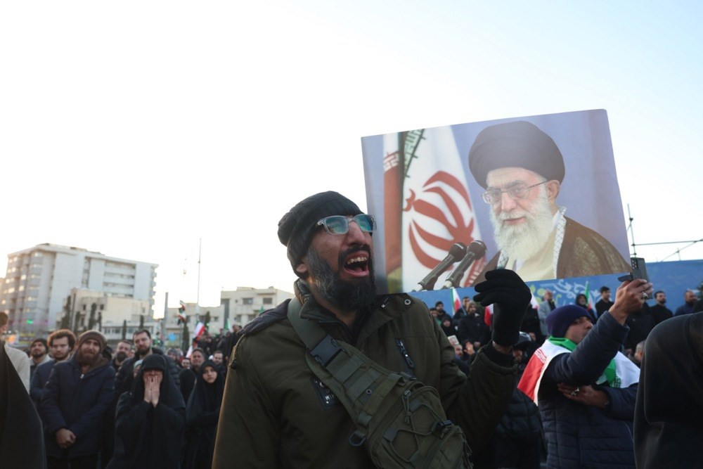 VIDEO I FOTO Neki u Iranu slave, drugi plaču