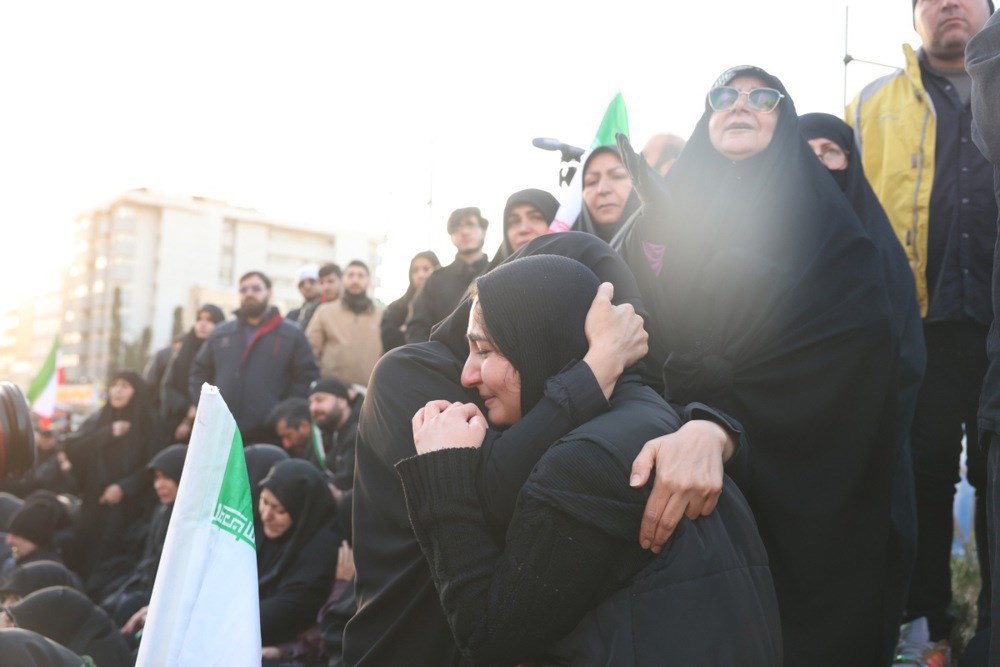 VIDEO I FOTO Neki u Iranu slave, drugi plaču