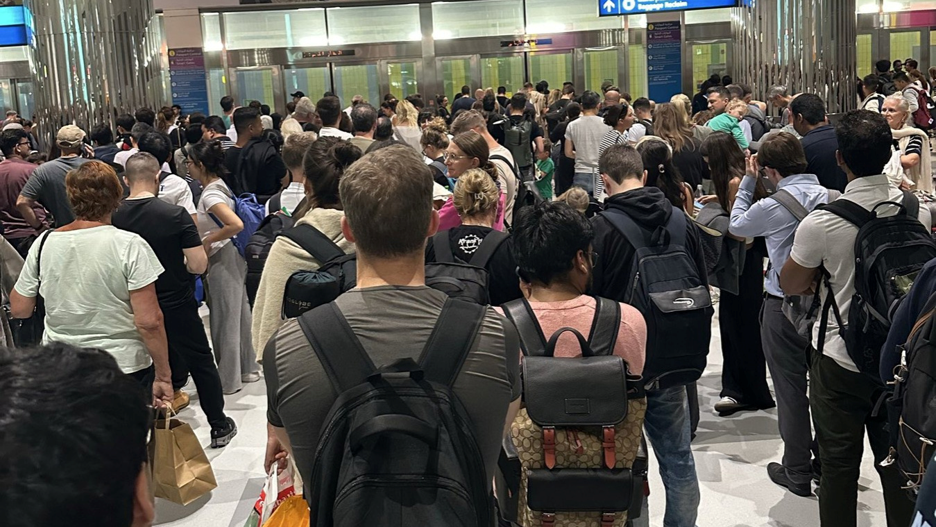FOTO Svi žele kući… Scene s aerodroma pokazuju razmjere kaosa zbog otkazanih letova