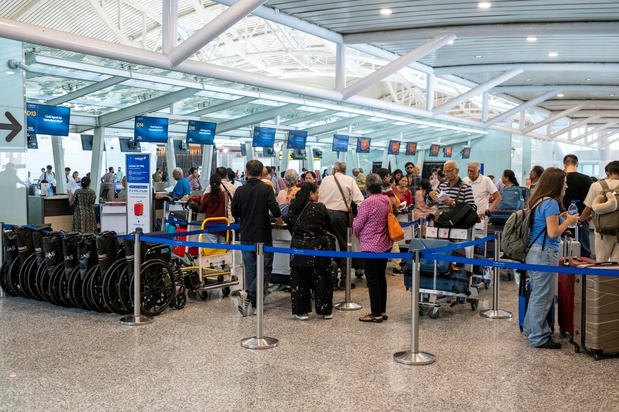 FOTO Svi žele kući… Scene s aerodroma pokazuju razmjere kaosa zbog otkazanih letova