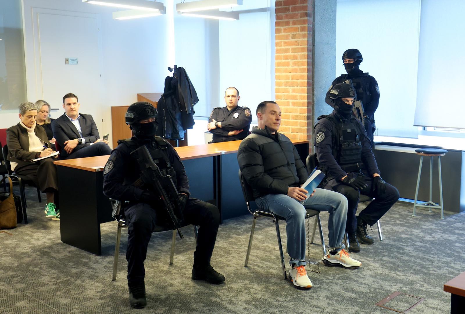 FOTO Mlađana doveli na sud, obratio se novinarima. Traži da se dovede Andriju Jarka