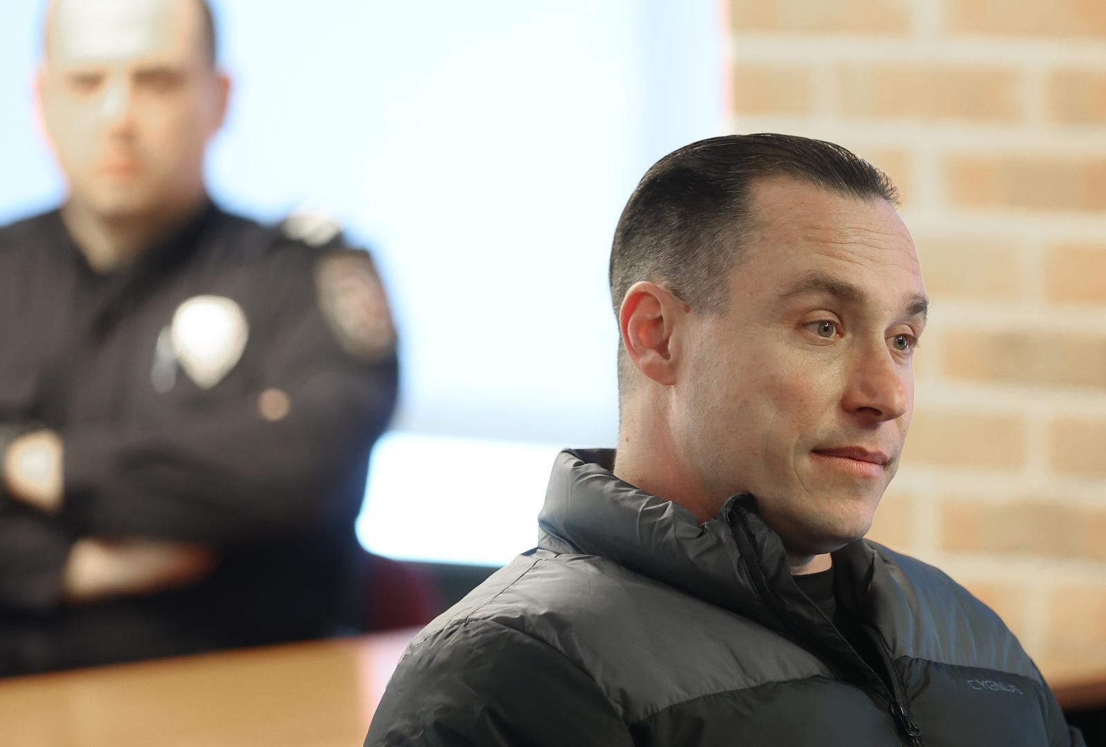 FOTO Mlađana doveli na sud, obratio se novinarima. Traži da se dovede Andriju Jarka