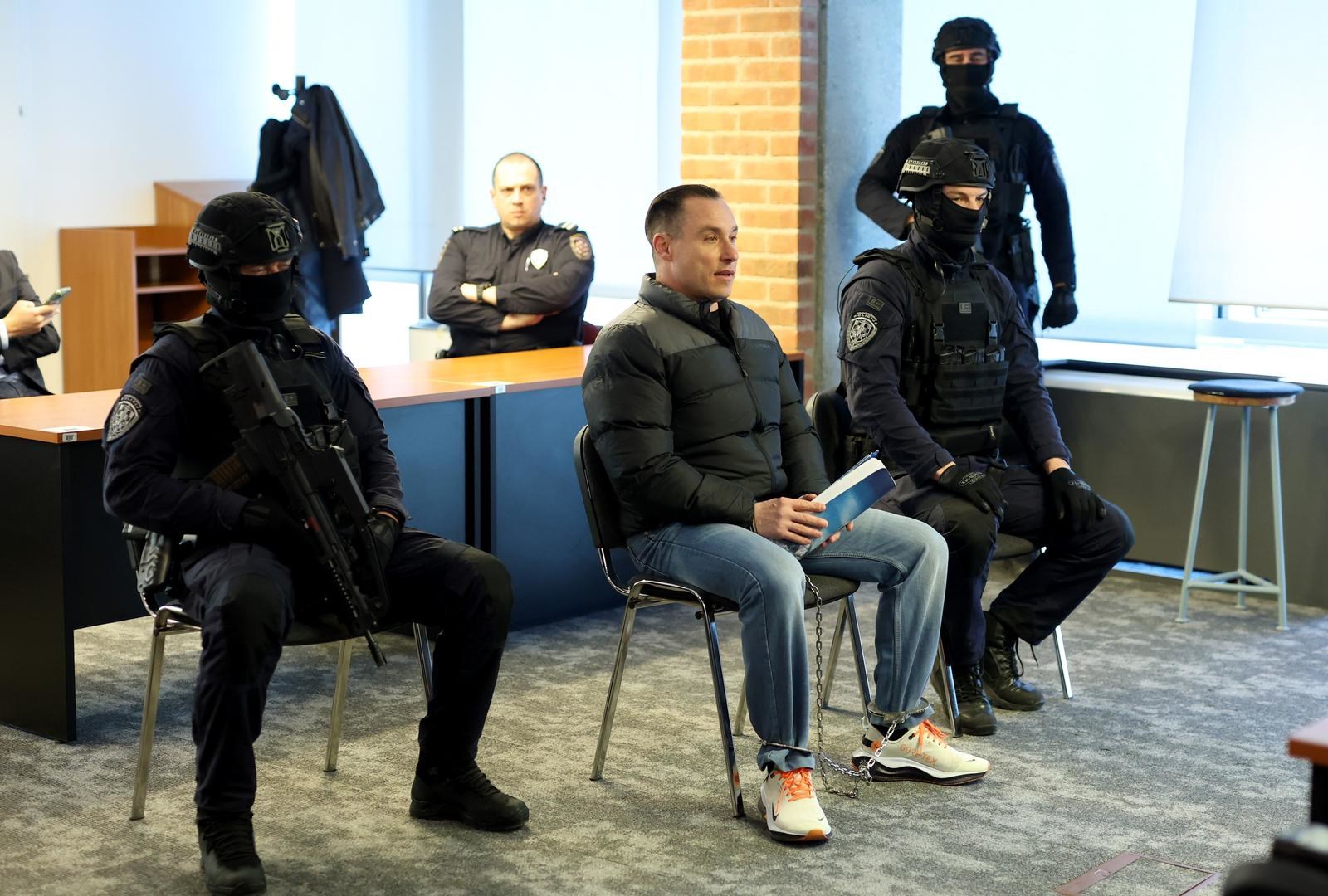 FOTO Mlađana doveli na sud, obratio se novinarima. Traži da se dovede Andriju Jarka