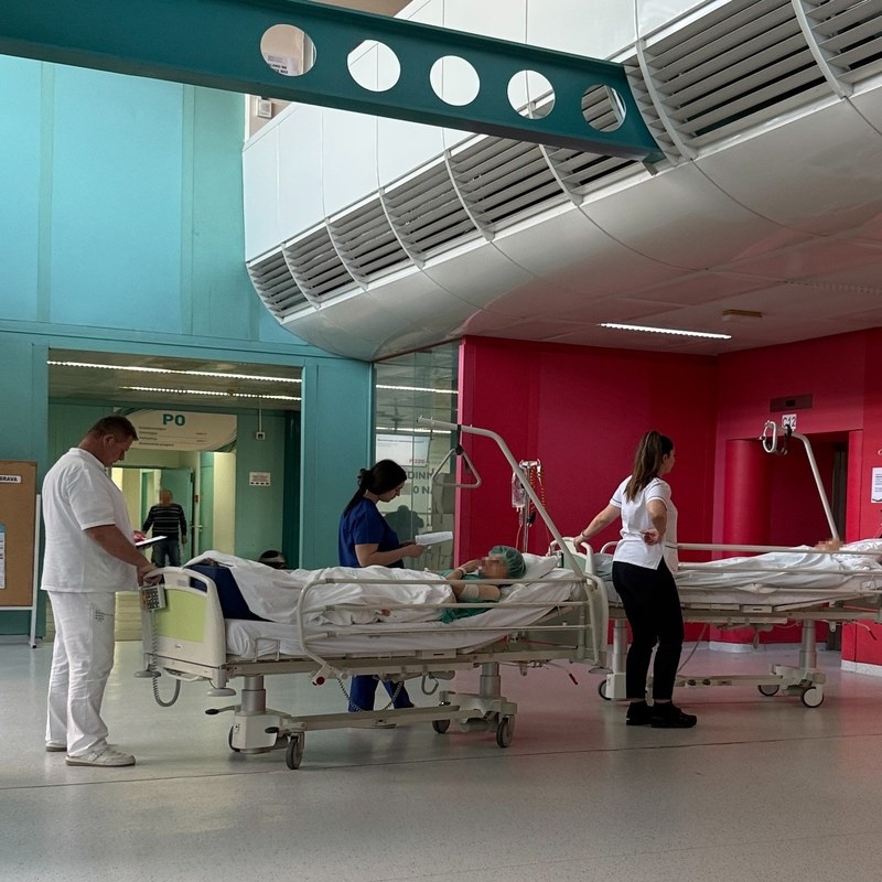 U KB Dubrava ne radi dio liftova. "Ljudi na respiratorima čekaju po sat vremena"