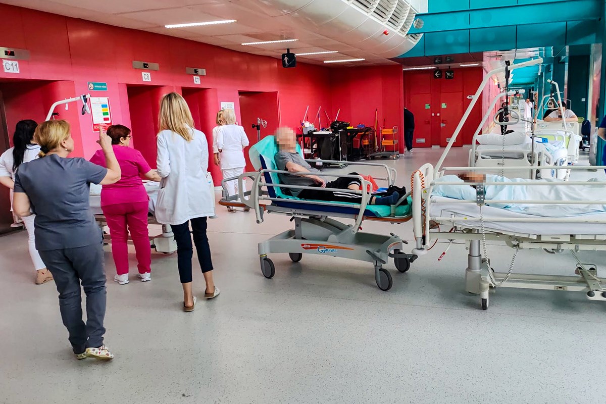 U KB Dubrava ne radi dio liftova. "Ljudi na respiratorima čekaju po sat vremena"