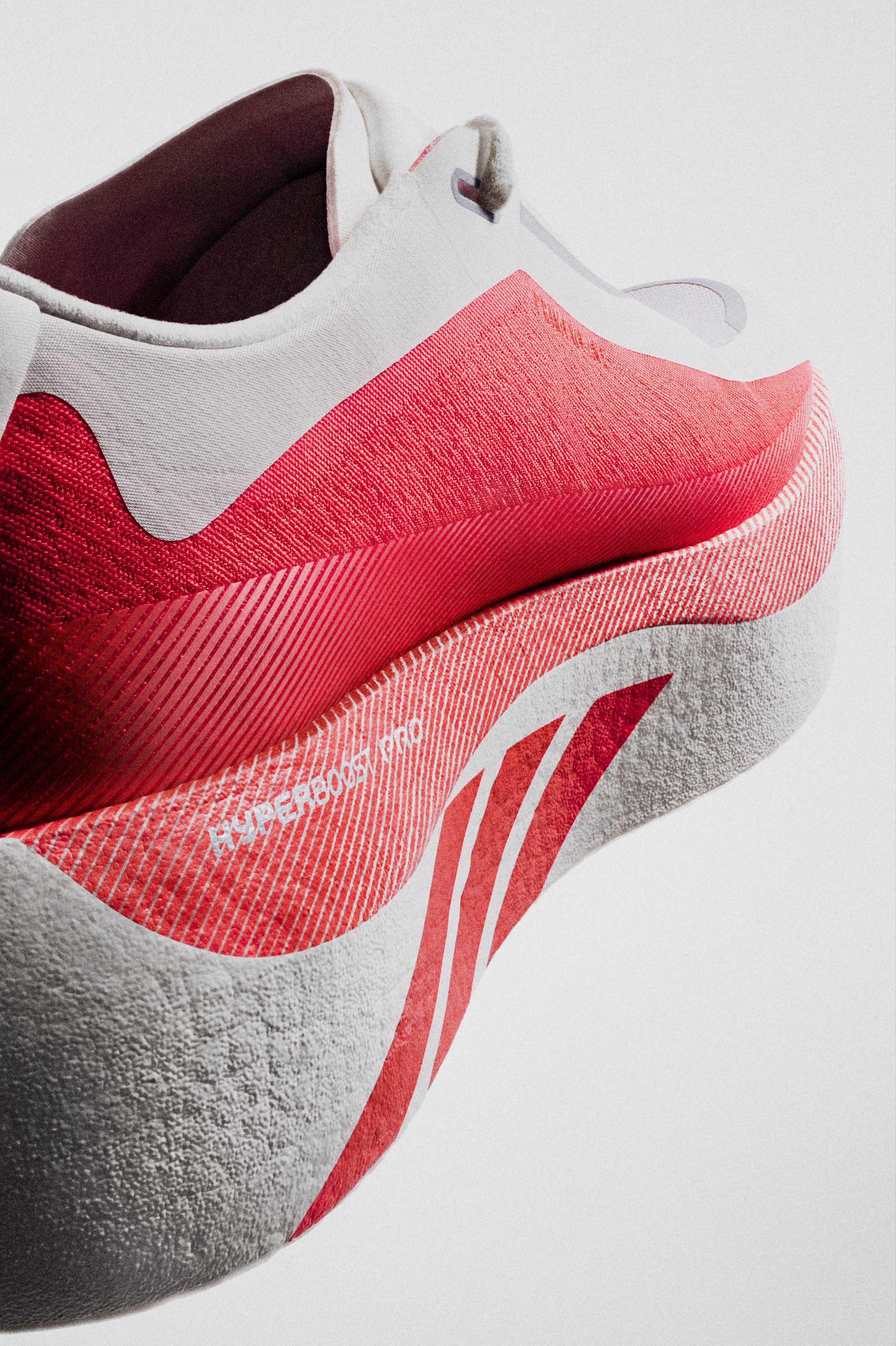 Adidas predstavio nove tenisice za trčanje. Teške su 255 grama