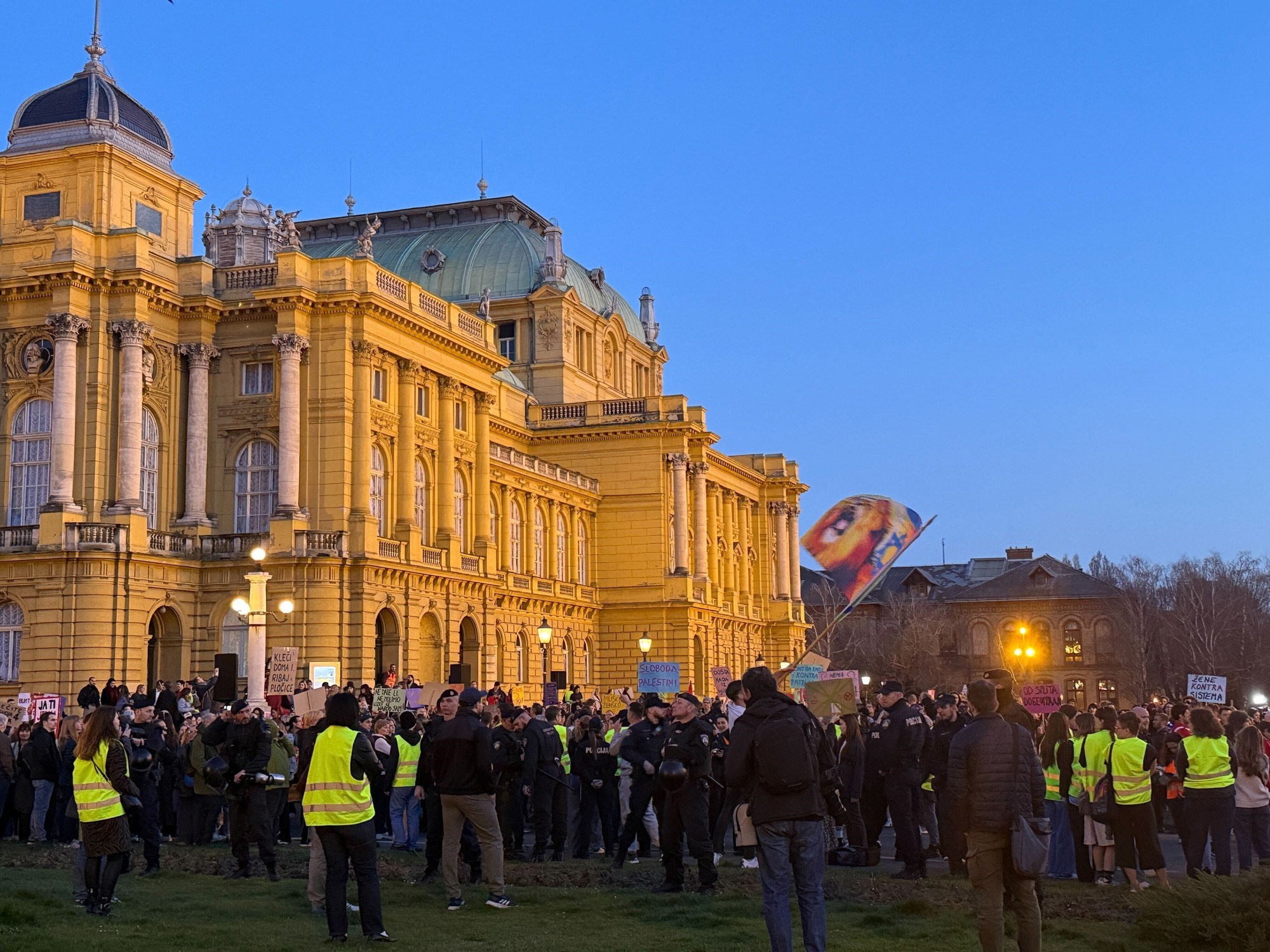VIDEO I FOTO Koliko još žena mora živjeti u strahu? Tisuće žena marširalo Zagrebom