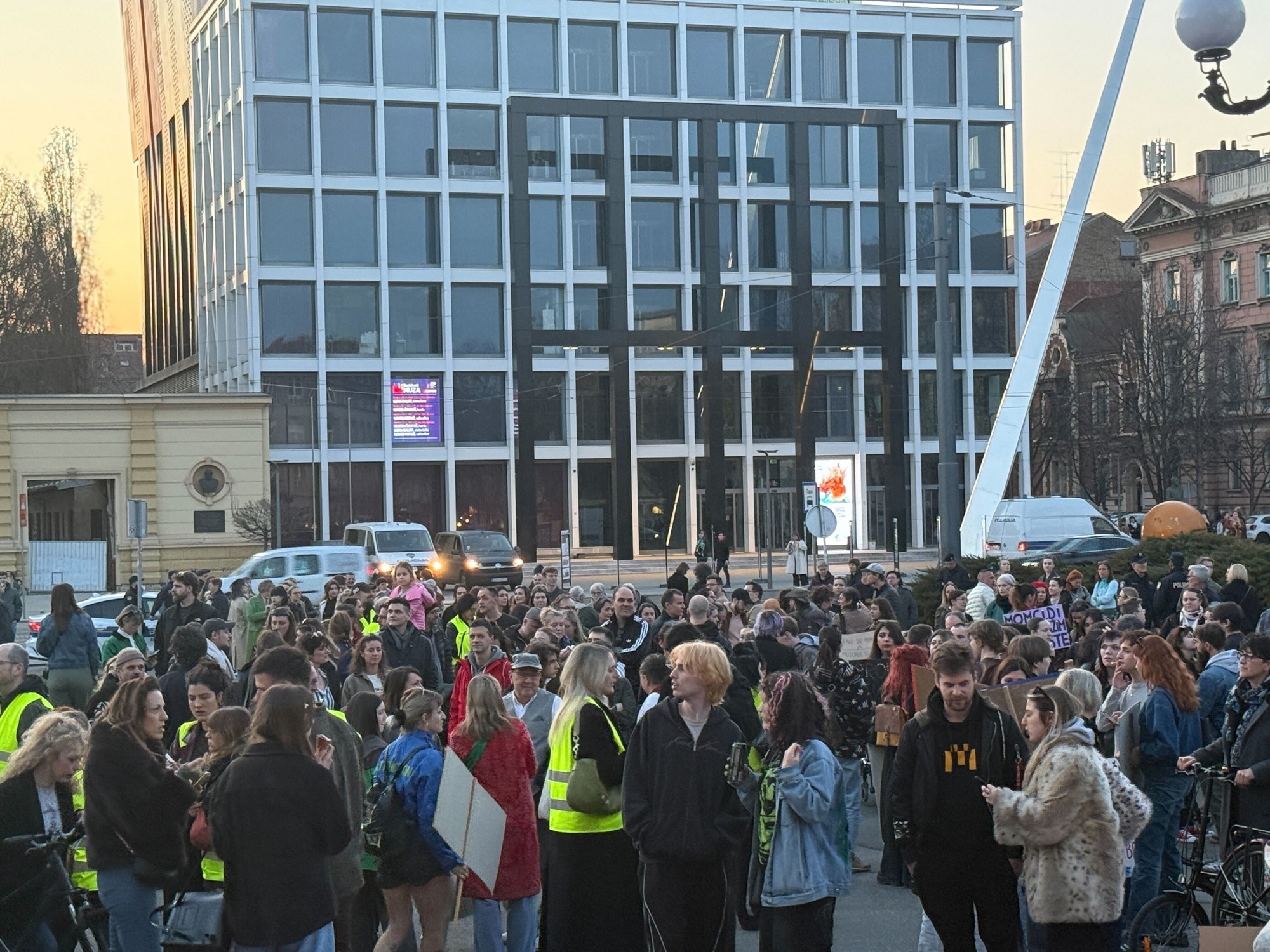 VIDEO I FOTO Koliko još žena mora živjeti u strahu? Tisuće žena marširalo Zagrebom
