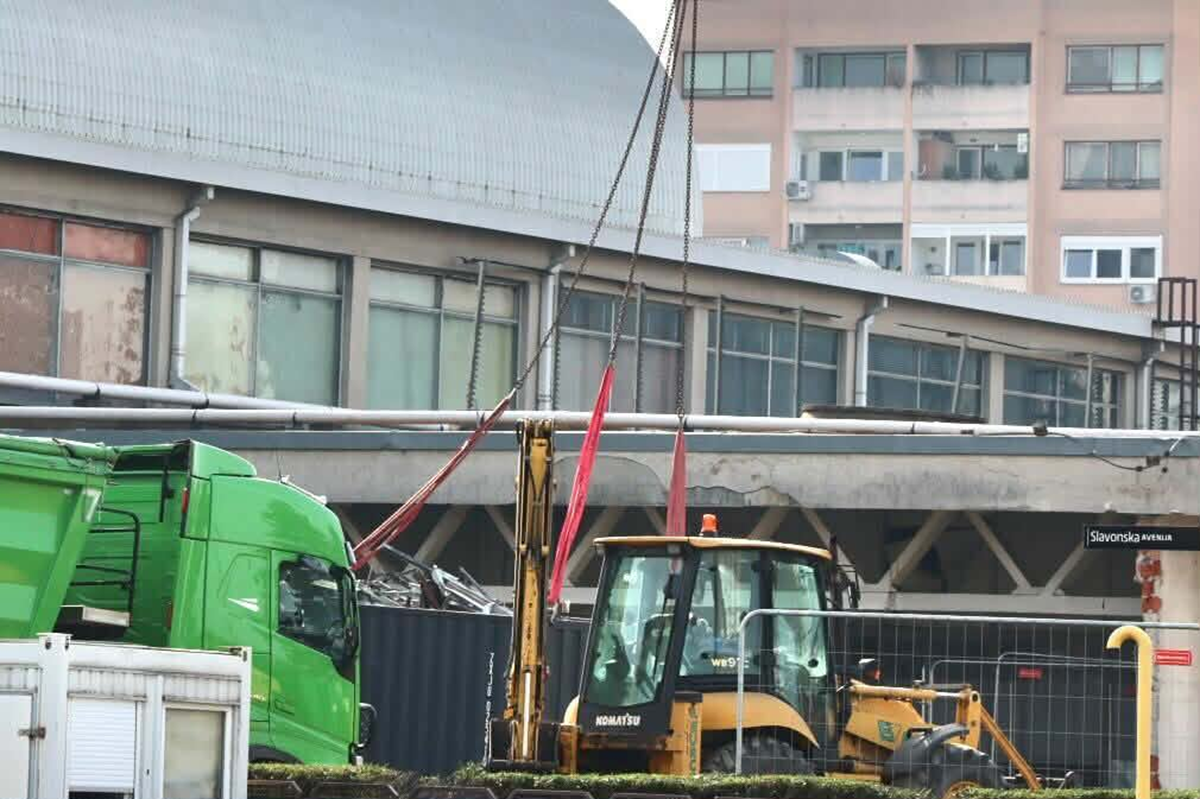 FOTO I VIDEO Pogledajte kako napreduju pripreme za rušenje Vjesnika