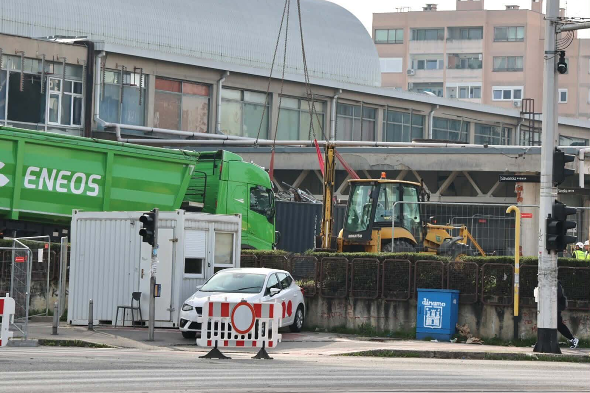 FOTO I VIDEO Pogledajte kako napreduju pripreme za rušenje Vjesnika
