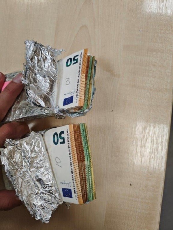 FOTO Carinici na A3 pronašli 20.000 eura ispod sjedala kamiona