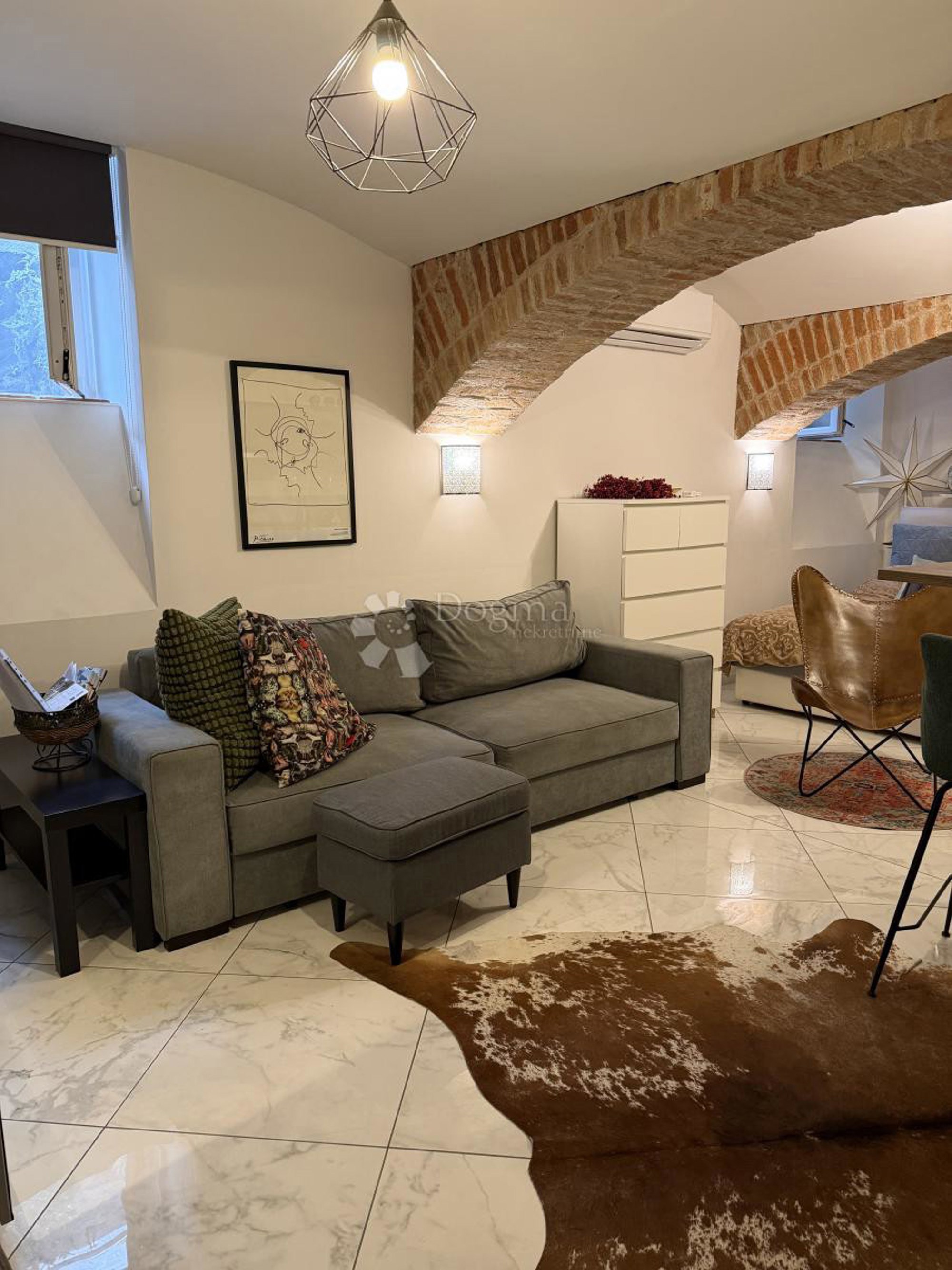 Na atraktivnoj lokaciji u Zagrebu prodaje se nekretnina. Pogledajte fotke