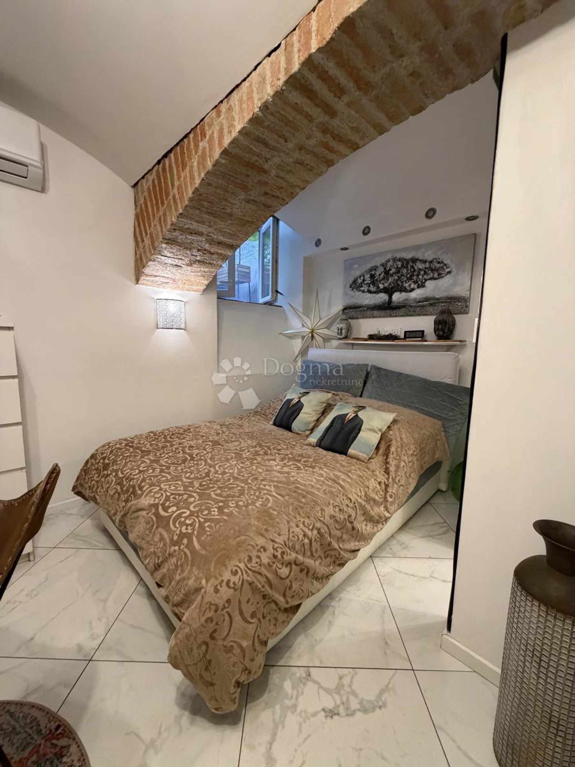 Na atraktivnoj lokaciji u Zagrebu prodaje se nekretnina. Pogledajte fotke