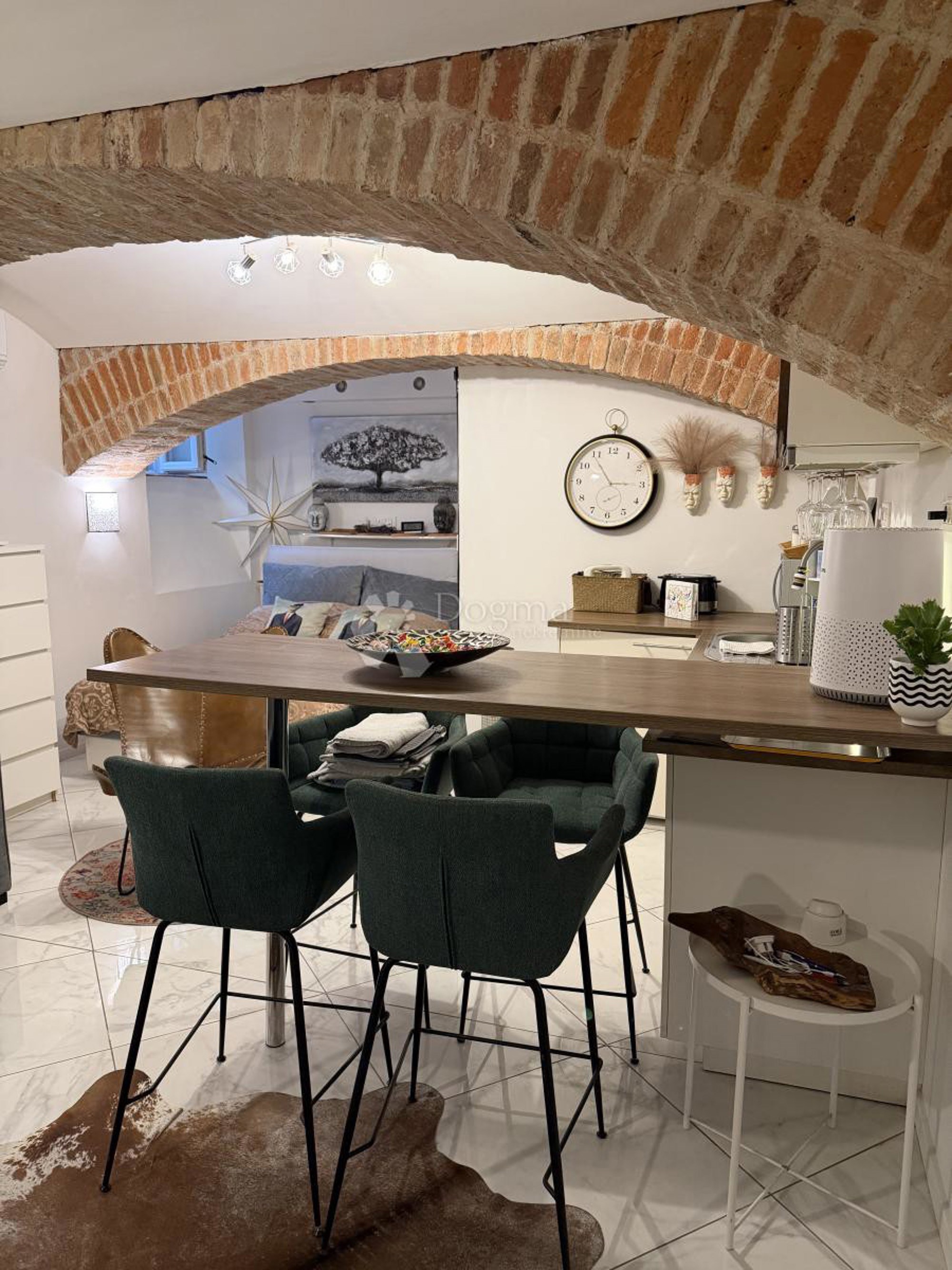 Na atraktivnoj lokaciji u Zagrebu prodaje se nekretnina. Pogledajte fotke