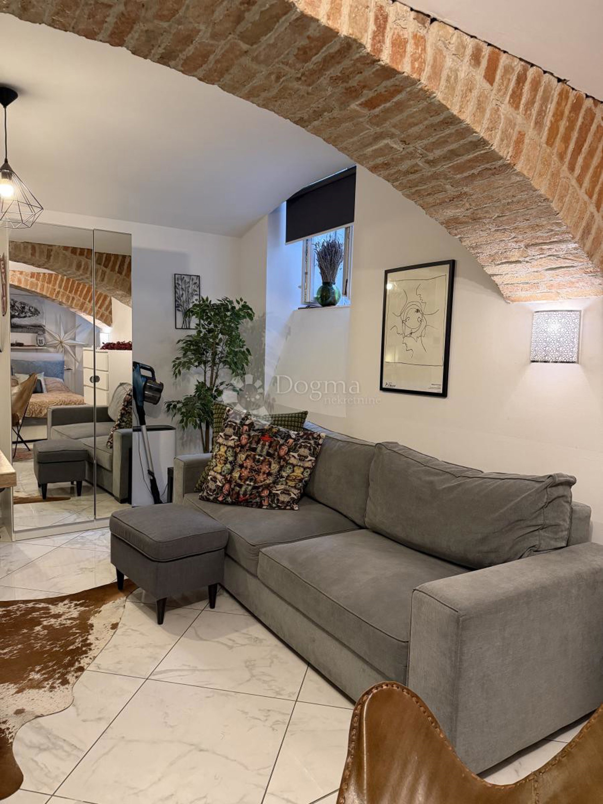 Na atraktivnoj lokaciji u Zagrebu prodaje se nekretnina. Pogledajte fotke