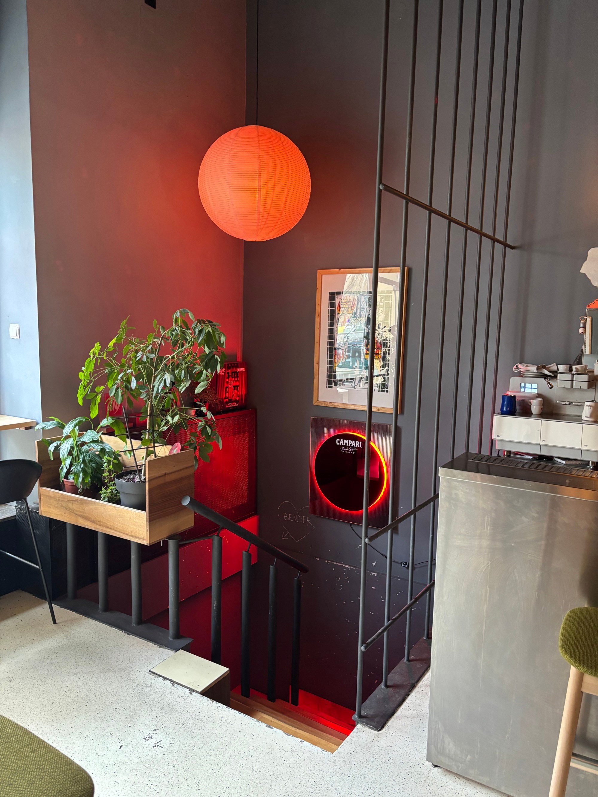 Tamo se možete najesti, popiti i slušati gramofonske ploče. Bila sam u Tenderu