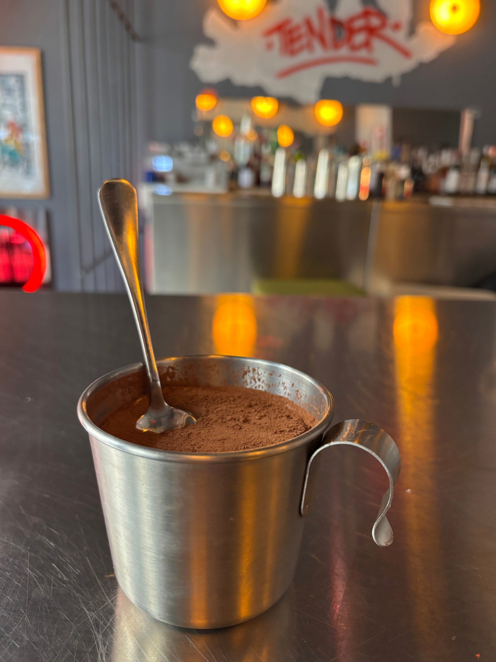 Tamo se možete najesti, popiti i slušati gramofonske ploče. Bila sam u Tenderu