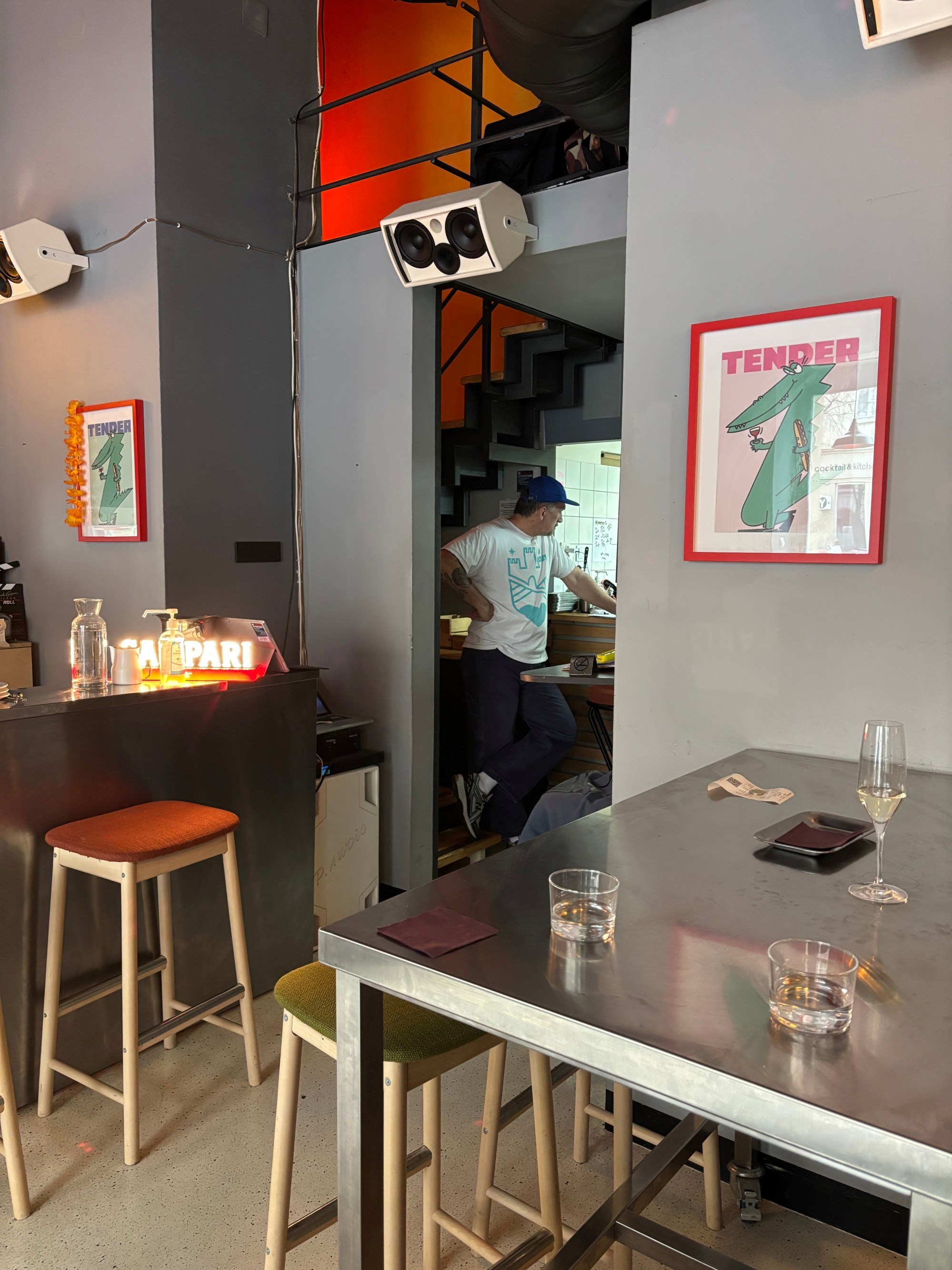 Tamo se možete najesti, popiti i slušati gramofonske ploče. Bila sam u Tenderu