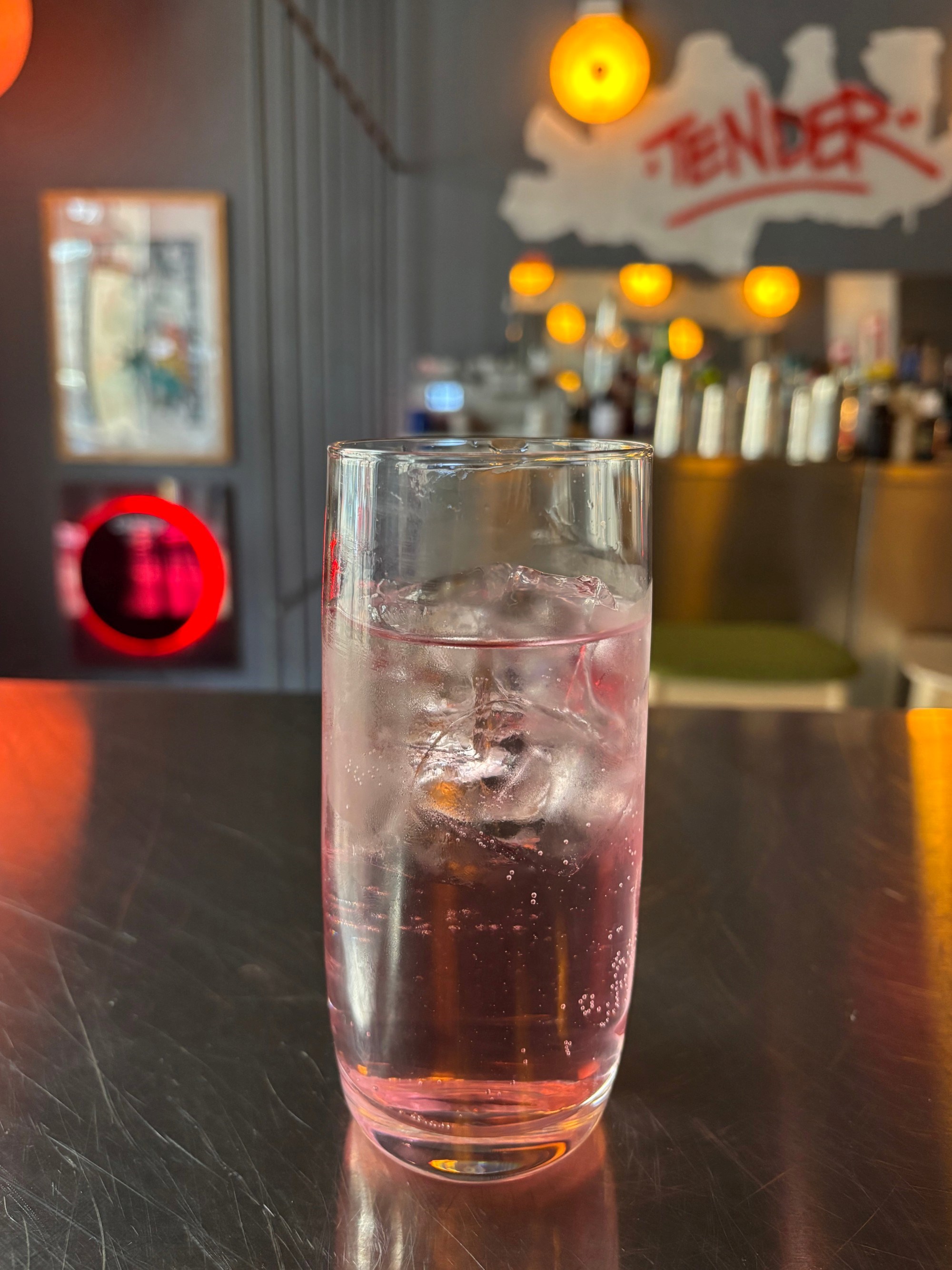 Tamo se možete najesti, popiti i slušati gramofonske ploče. Bila sam u Tenderu