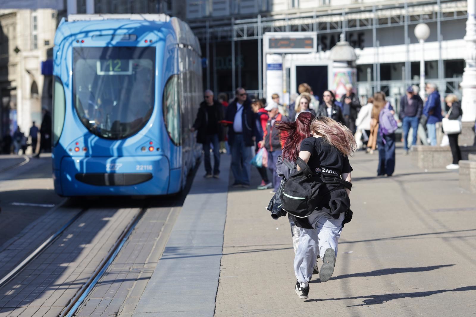 FOTO Pogledajte gužvu u Zagrebu, svi su iskoristili toplu i sunčanu subotu 🌞