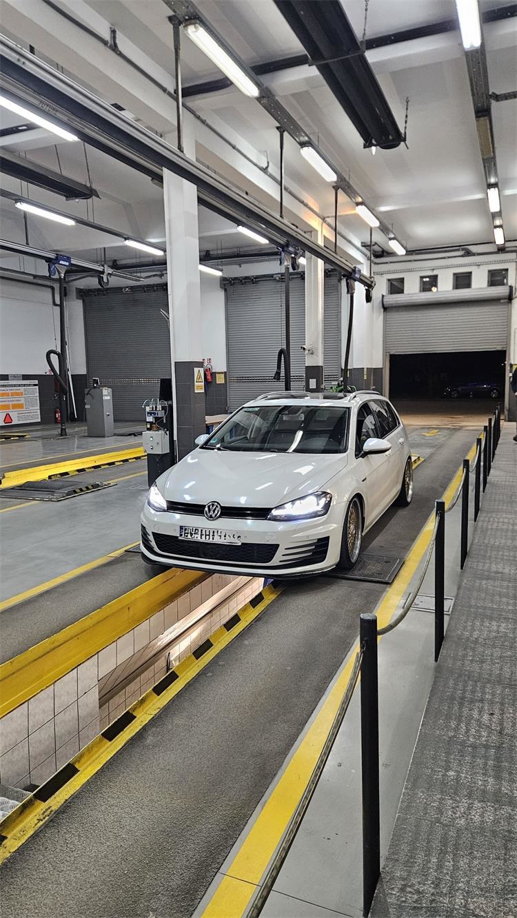 Policija na car meetu u Velikoj Gorici. Tehnički palo 13 nabrijanih auta