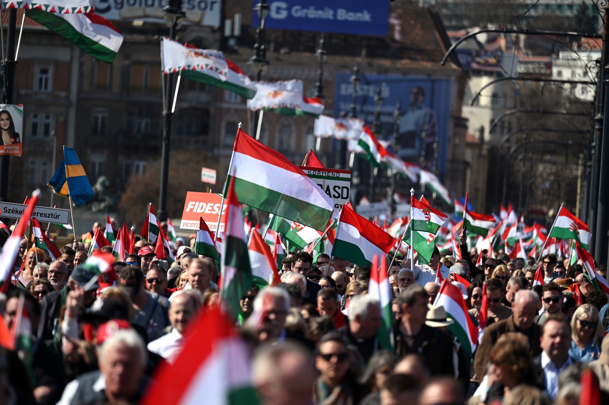 FOTO Dvije ogromne povorke u Mađarskoj. Jedna je za Orbana, druga protiv njega