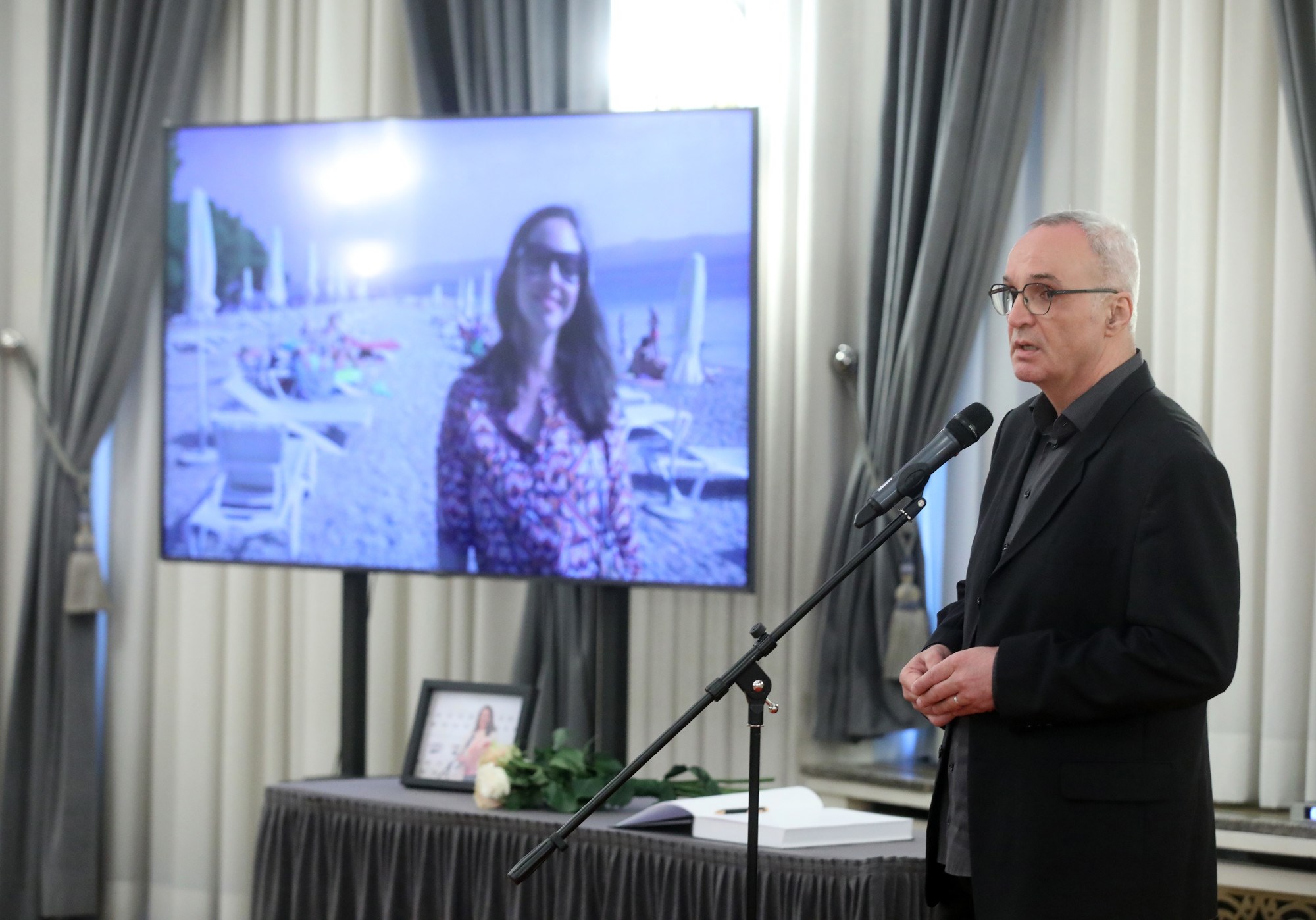 Održana komemoracija za novinarku Milu Moralić. "Bila je predana, hrabra i odvažna"