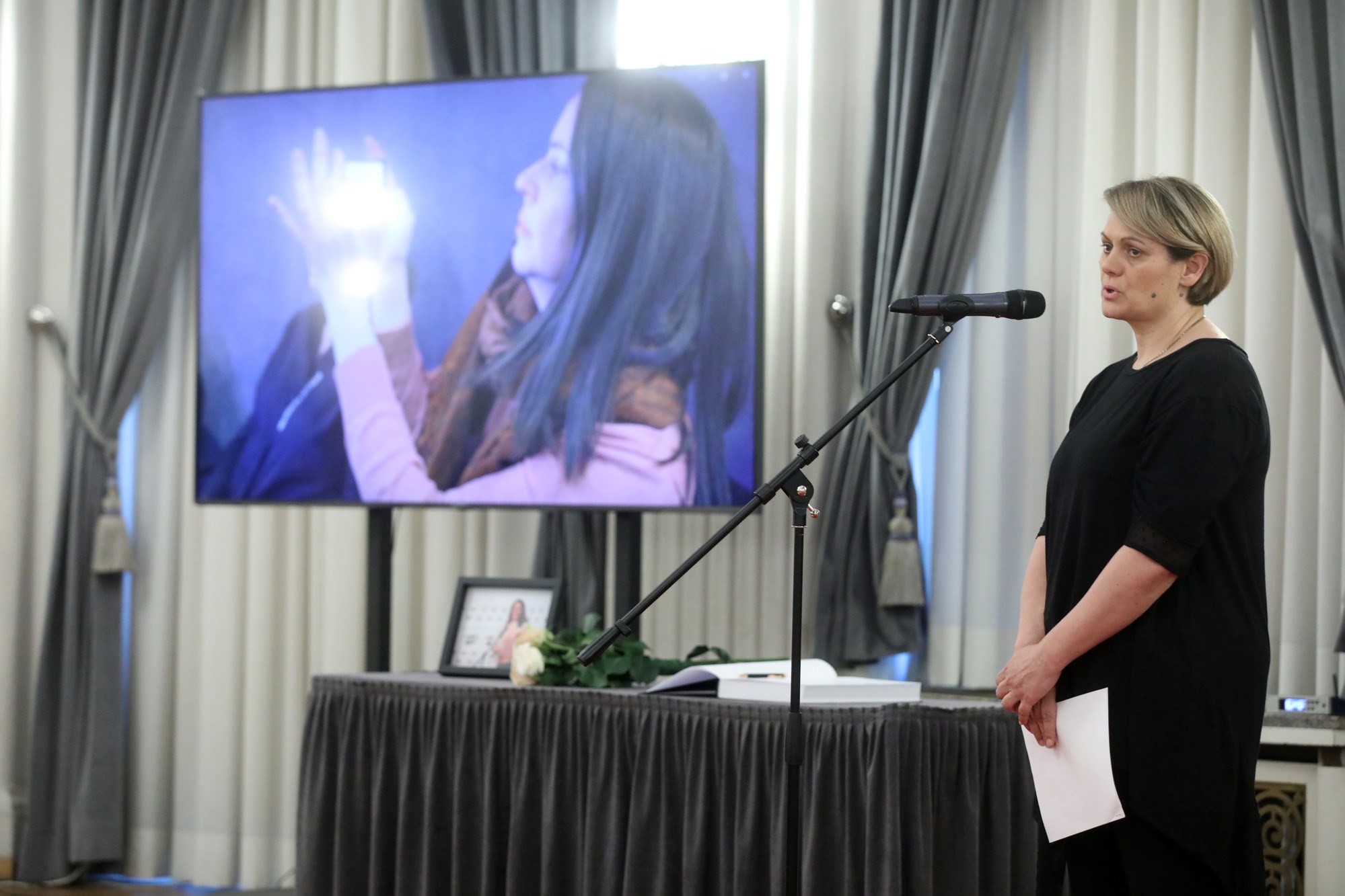 Održana komemoracija za novinarku Milu Moralić. "Bila je predana, hrabra i odvažna"