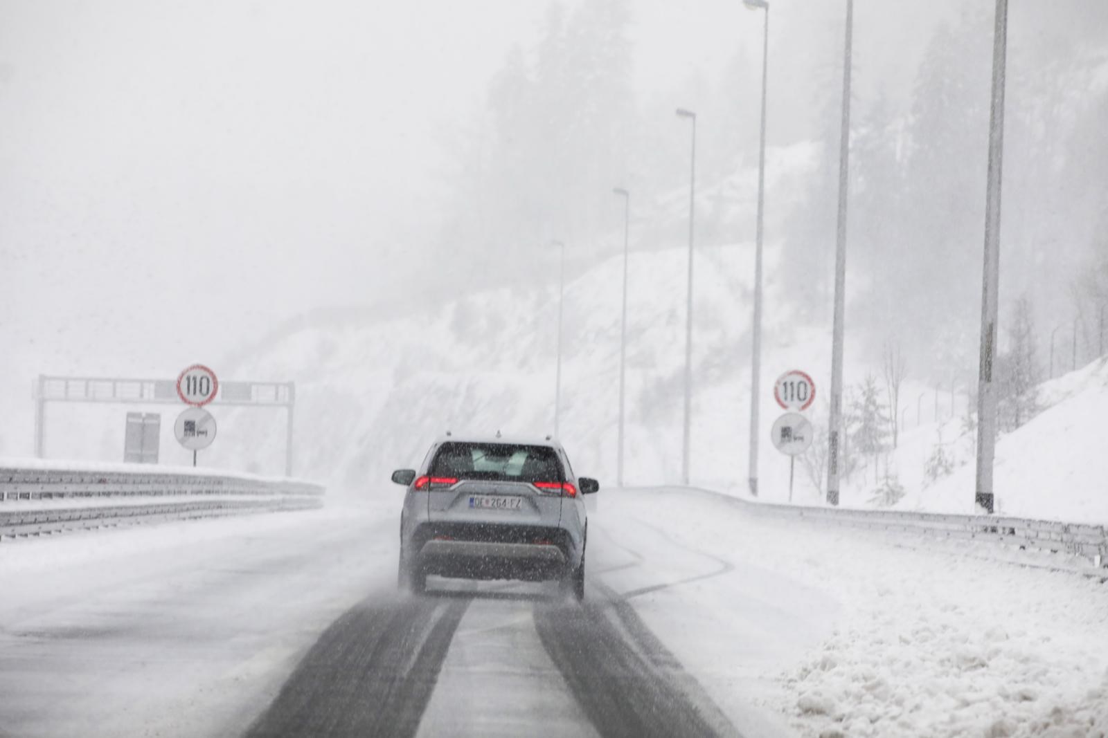 FOTO Ovako izgleda autocesta Zagreb-Rijeka. Na terenu policija, isključuje vozila