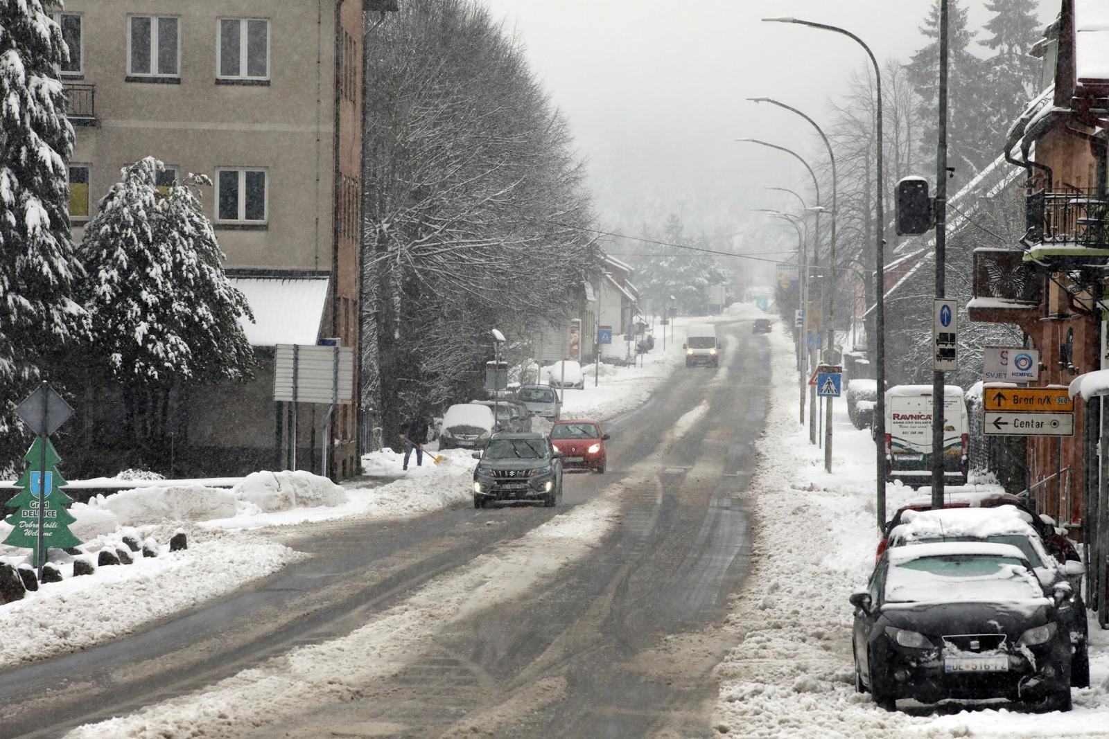 FOTO Ovako izgleda autocesta Zagreb-Rijeka. Na terenu policija, isključuje vozila