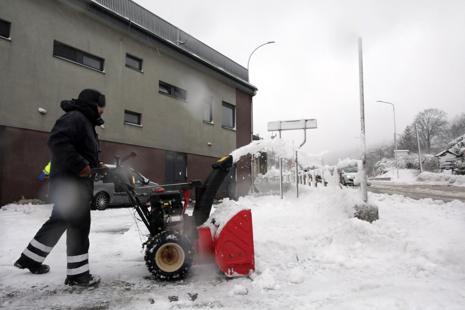 FOTO Ovako izgleda autocesta Zagreb-Rijeka. Na terenu policija, isključuje vozila
