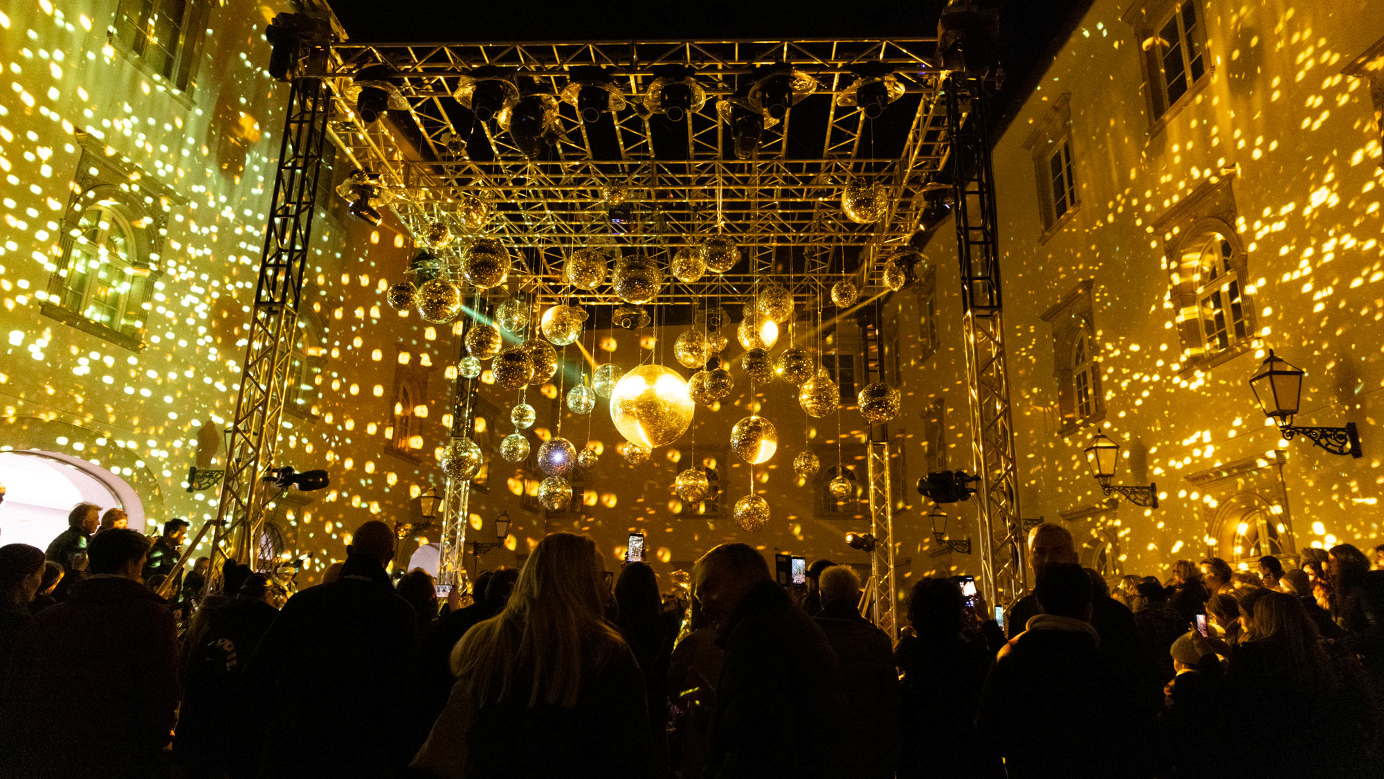 FOTO I VIDEO Počeo je Festival svjetla. Obišli smo par lokacija, izgledaju nestvarno