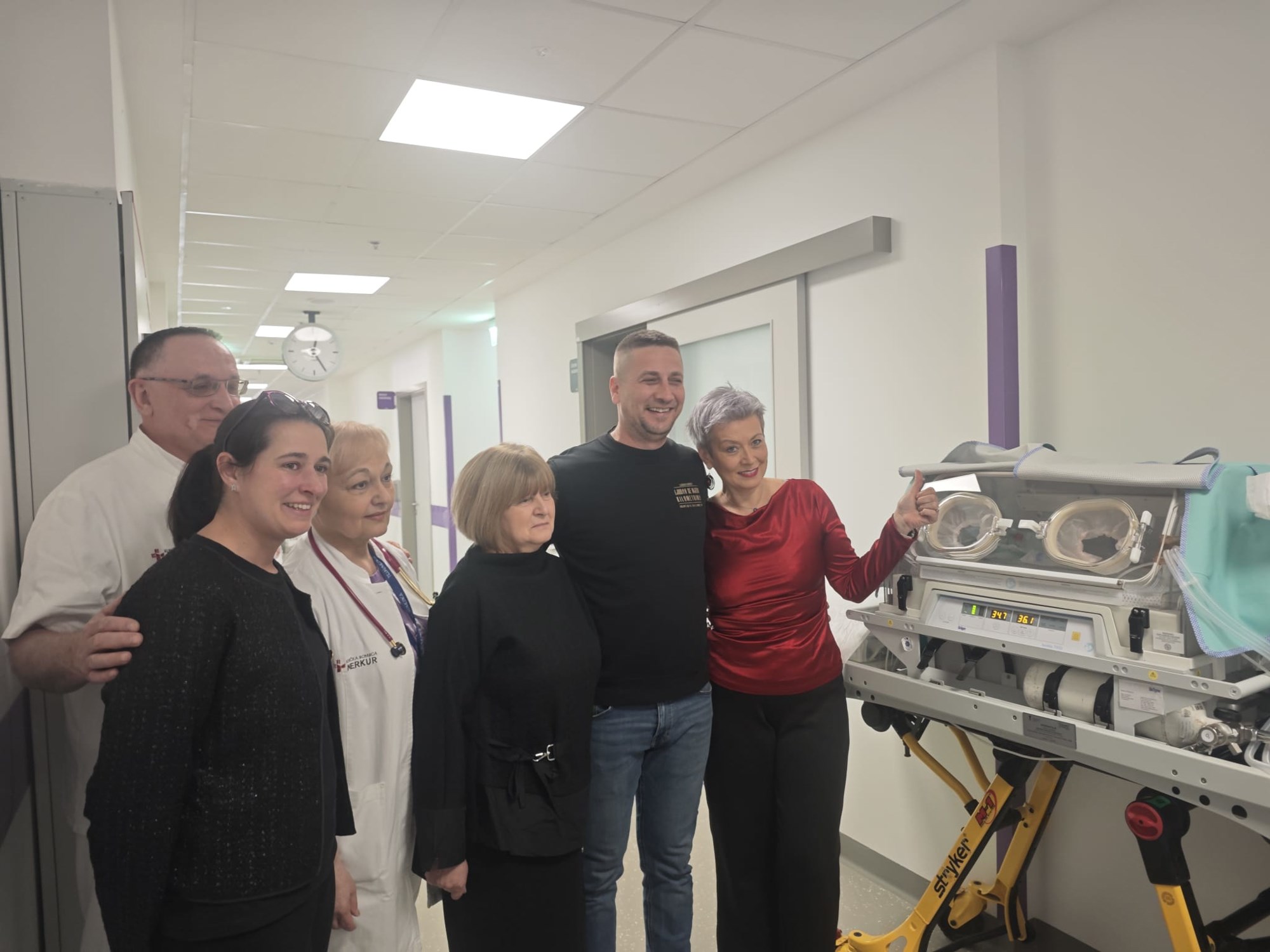 U spomen na Sanjina Španovića doniran hladnjak za majčino mlijeko KB-u Merkur