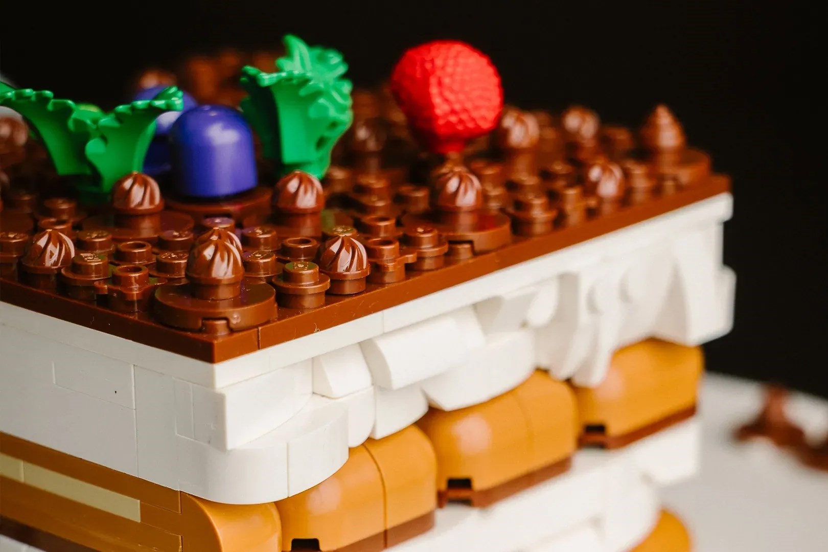 Izgleda kao pravi desert, ali zapravo je složen od više od tisuću kockica