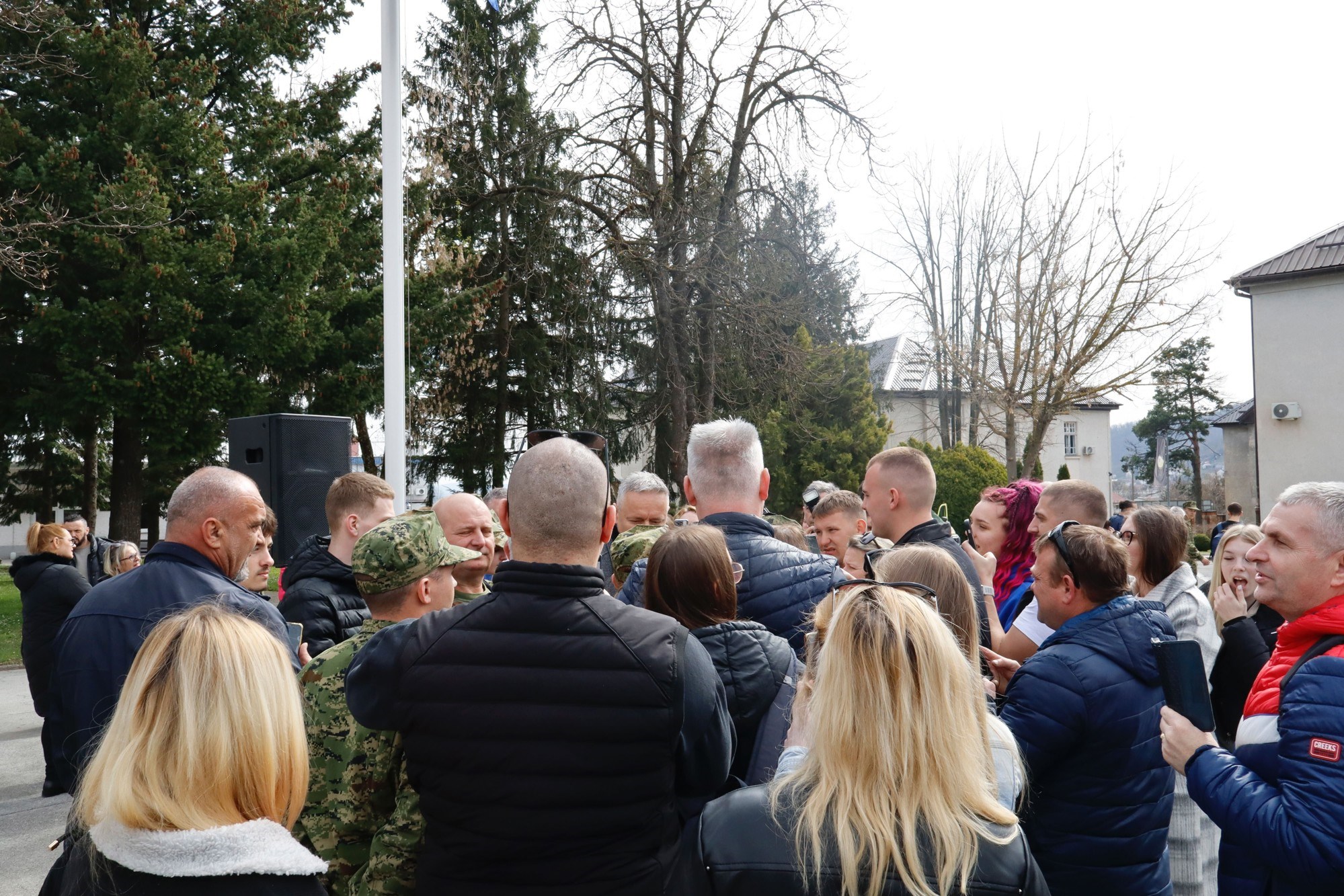 FOTO Ludnica oko Thompsona u Požegi. Diva: Ne znam kako ću ćaću odavde spasit