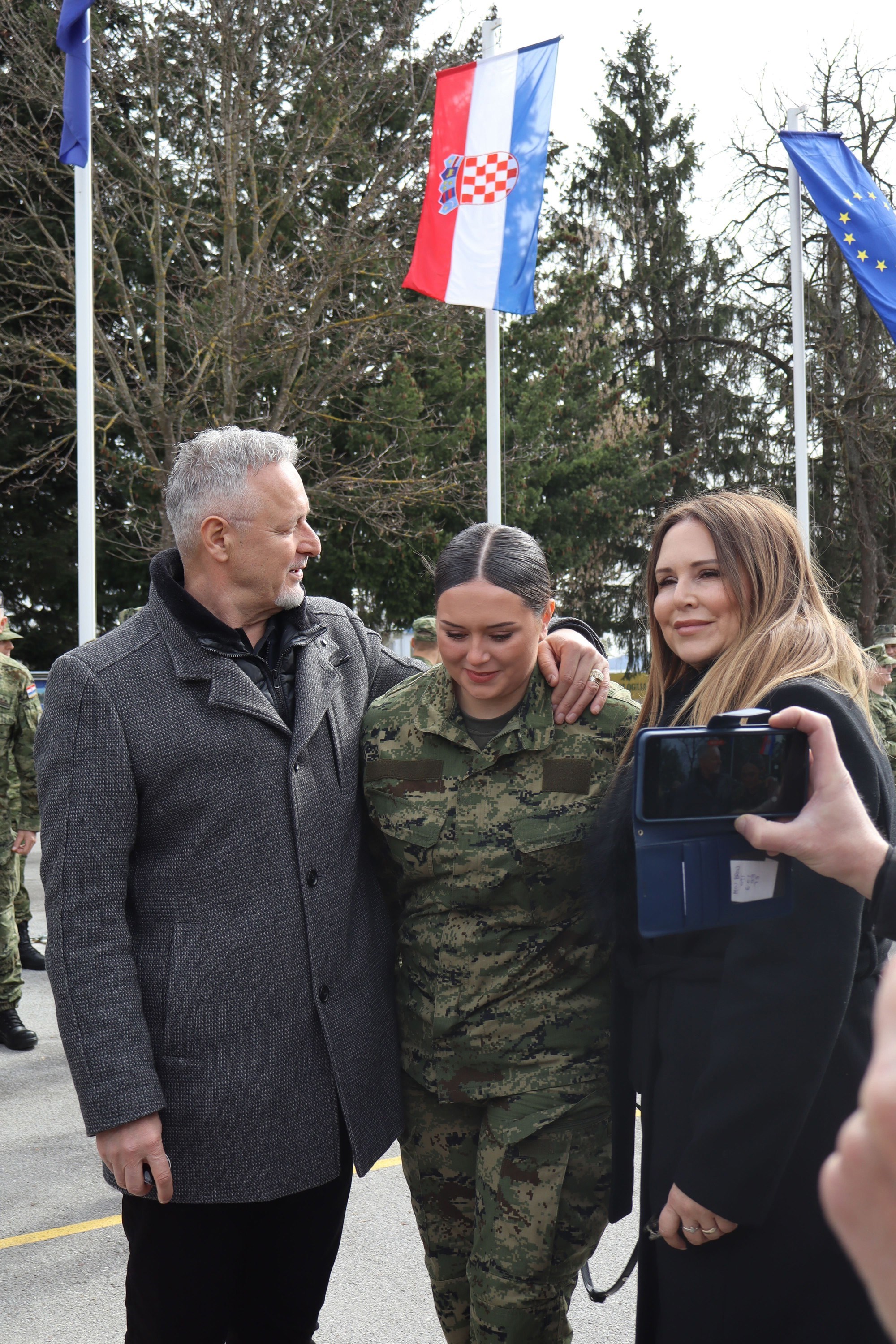 FOTO Ludnica oko Thompsona u Požegi. Diva: Ne znam kako ću ćaću odavde spasit