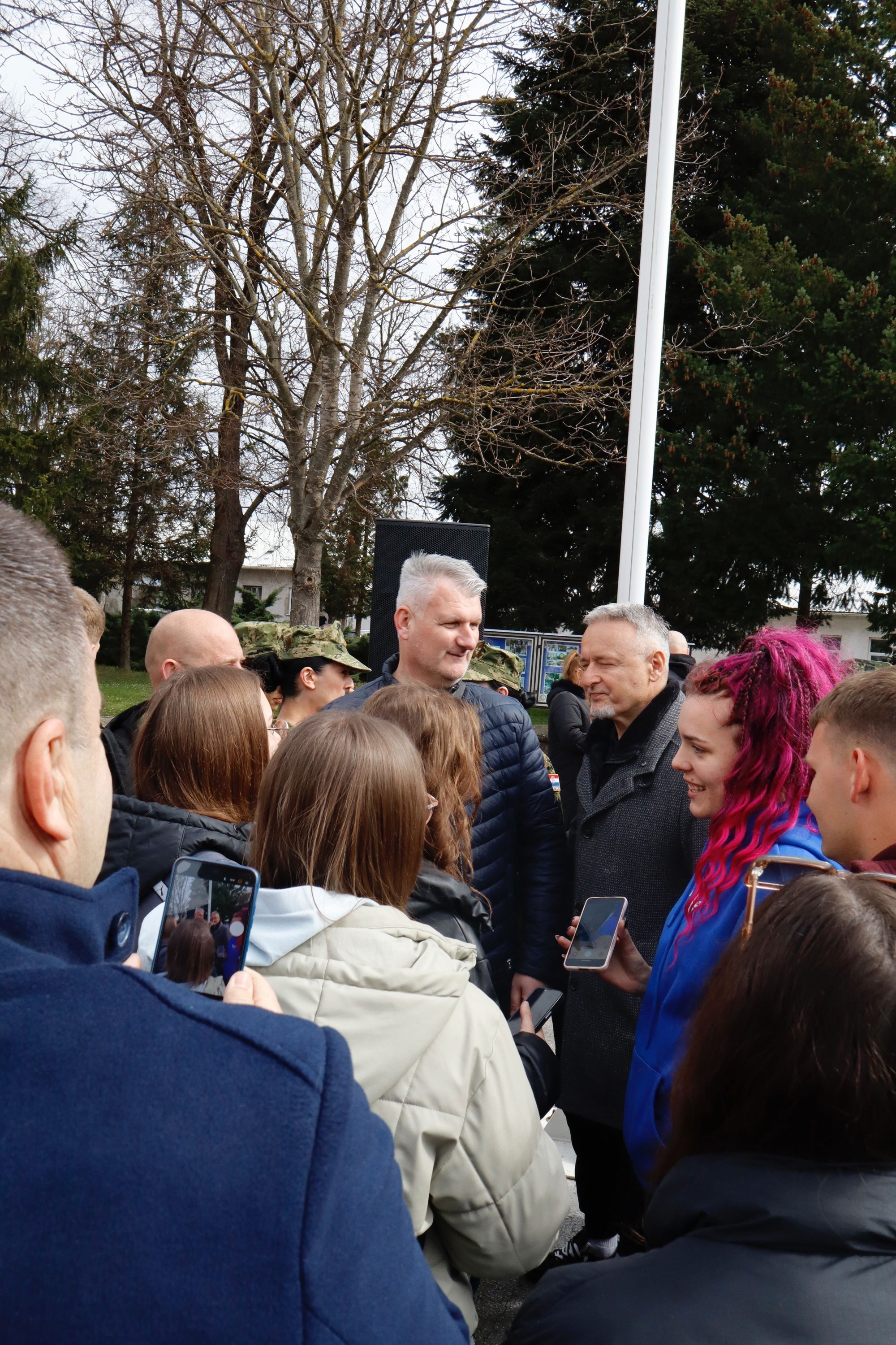 FOTO Ludnica oko Thompsona u Požegi. Diva: Ne znam kako ću ćaću odavde spasit
