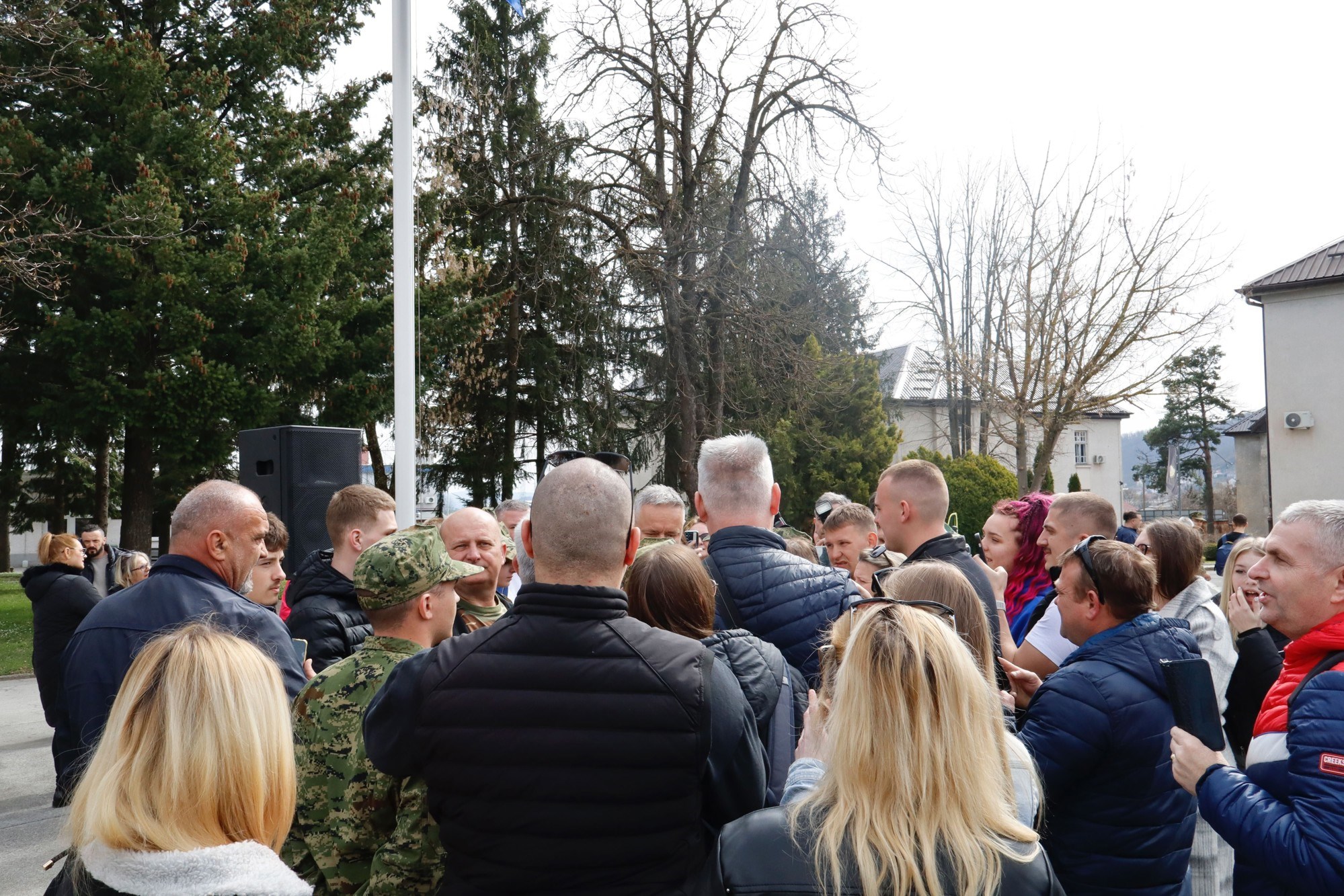 FOTO Ludnica oko Thompsona u Požegi. Diva: Ne znam kako ću ćaću odavde spasit