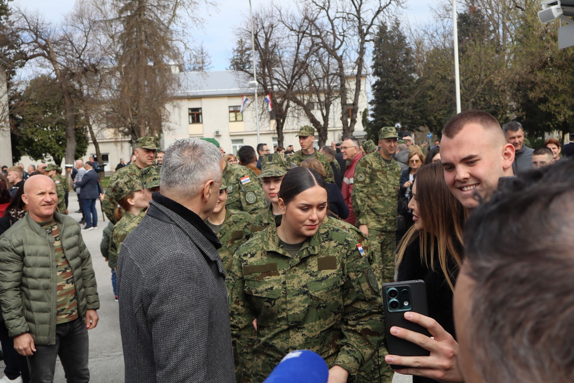 FOTO Ludnica oko Thompsona u Požegi. Diva: Ne znam kako ću ćaću odavde spasit