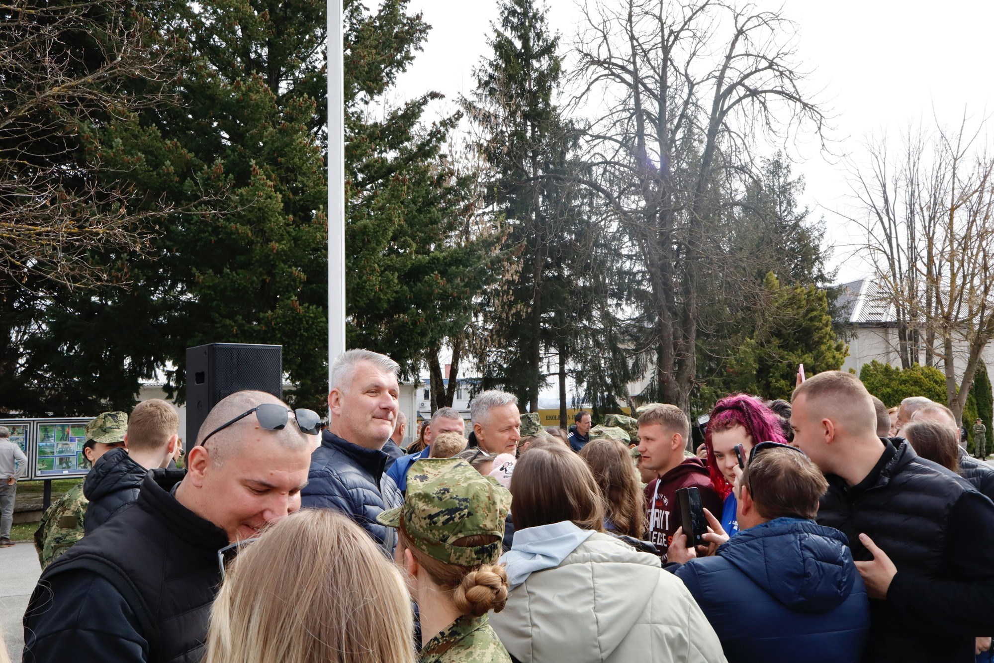 FOTO Ludnica oko Thompsona u Požegi. Diva: Ne znam kako ću ćaću odavde spasit