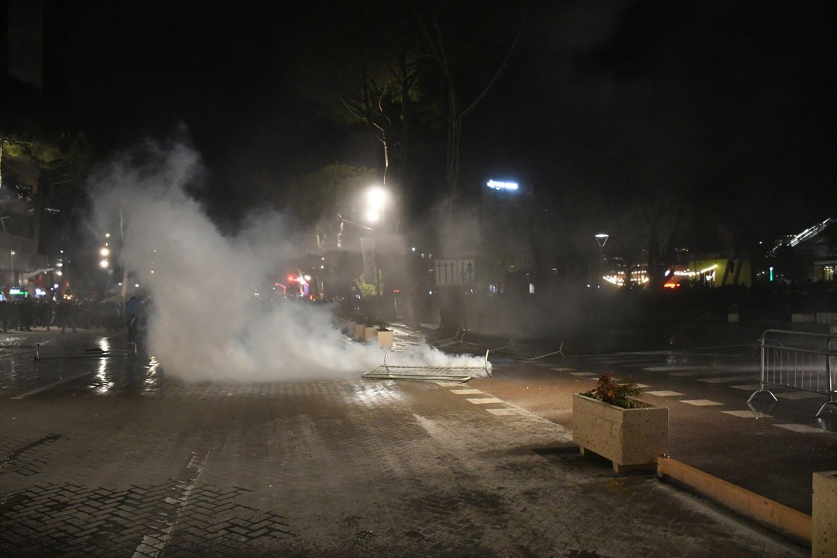 VIDEO I FOTO Prosvjed u Albaniji: Bačeni Molotovljevi kokteli na vladu