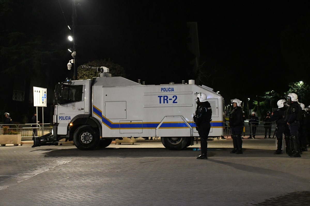 VIDEO I FOTO Prosvjed u Albaniji: Bačeni Molotovljevi kokteli na vladu