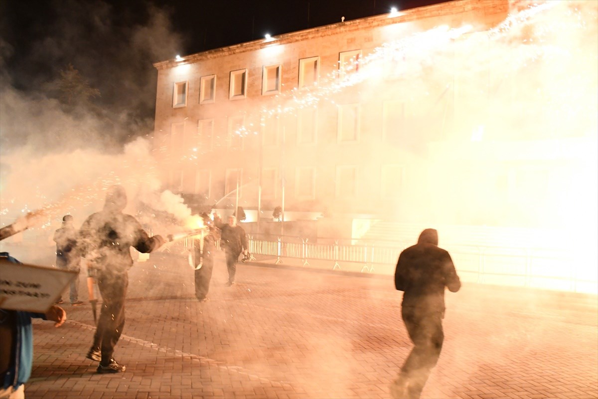 VIDEO I FOTO Prosvjed u Albaniji: Bačeni Molotovljevi kokteli na vladu