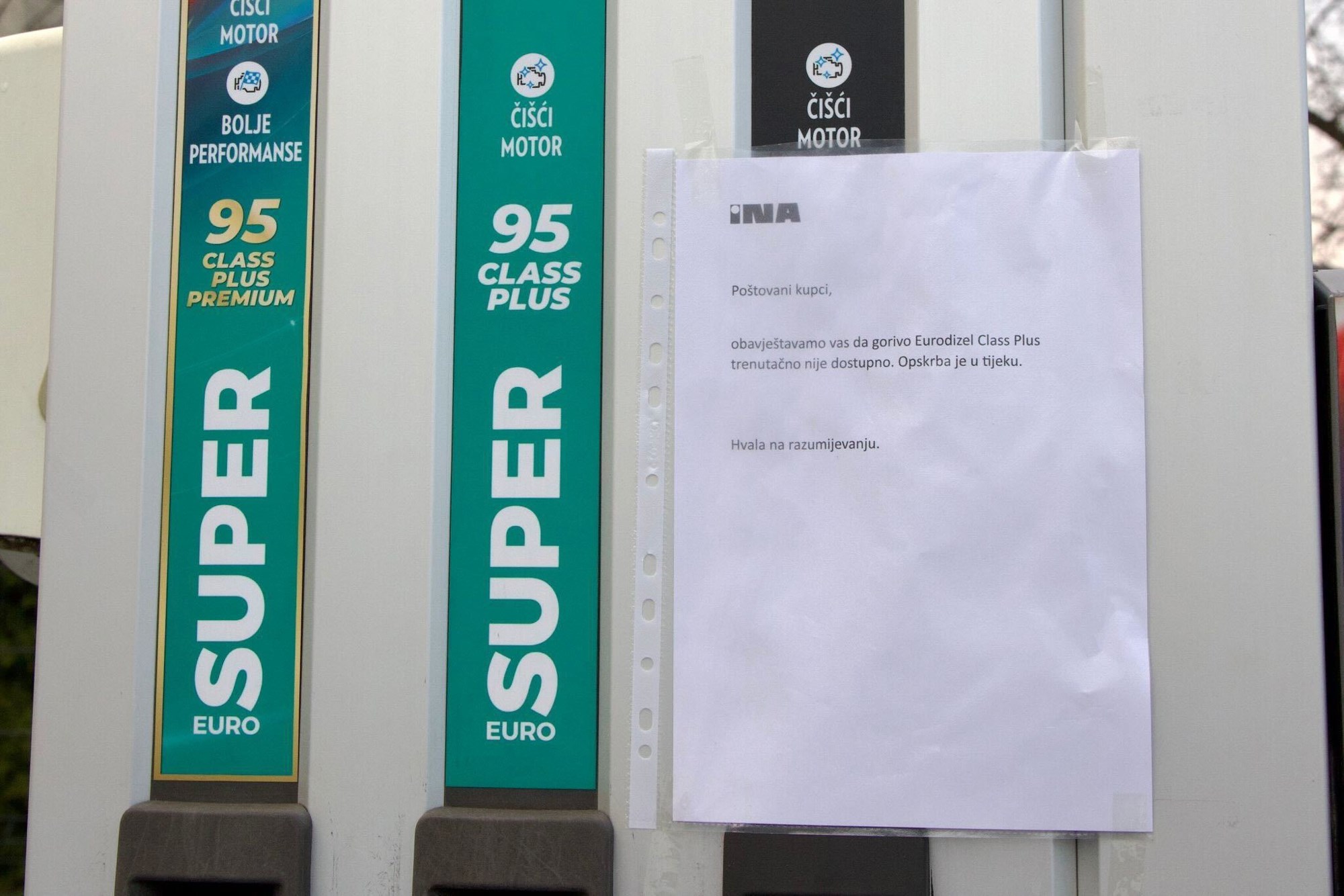 Nove cijene goriva: Gužve na pumpama, ima i nestašica. "U Splitu točio bačvu po bačvu"